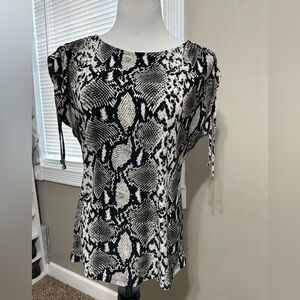 Isabel Rodriguez, women’s size medium sleeveless scoopneck blouse